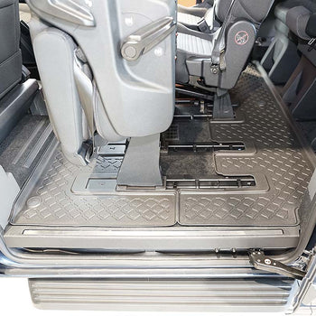 Tappetini auto a vaschetta Ford Tourneo Custom, fabbricazione 01.2013 - 2018, carrozzeria van passo l1 e l2, cambio manuale e automatico, terza fila | 693145